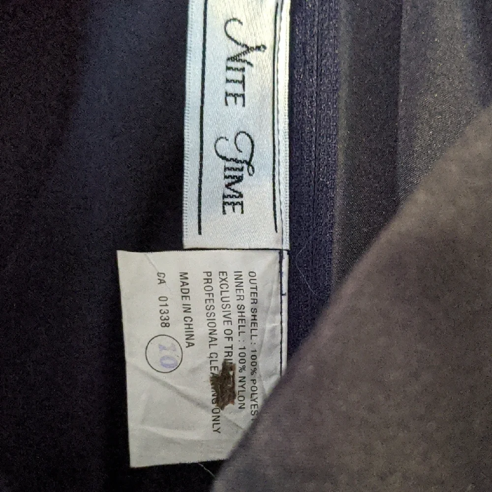 Chic Strapless Navy Dress with Embroidery - Picture 2 of 2